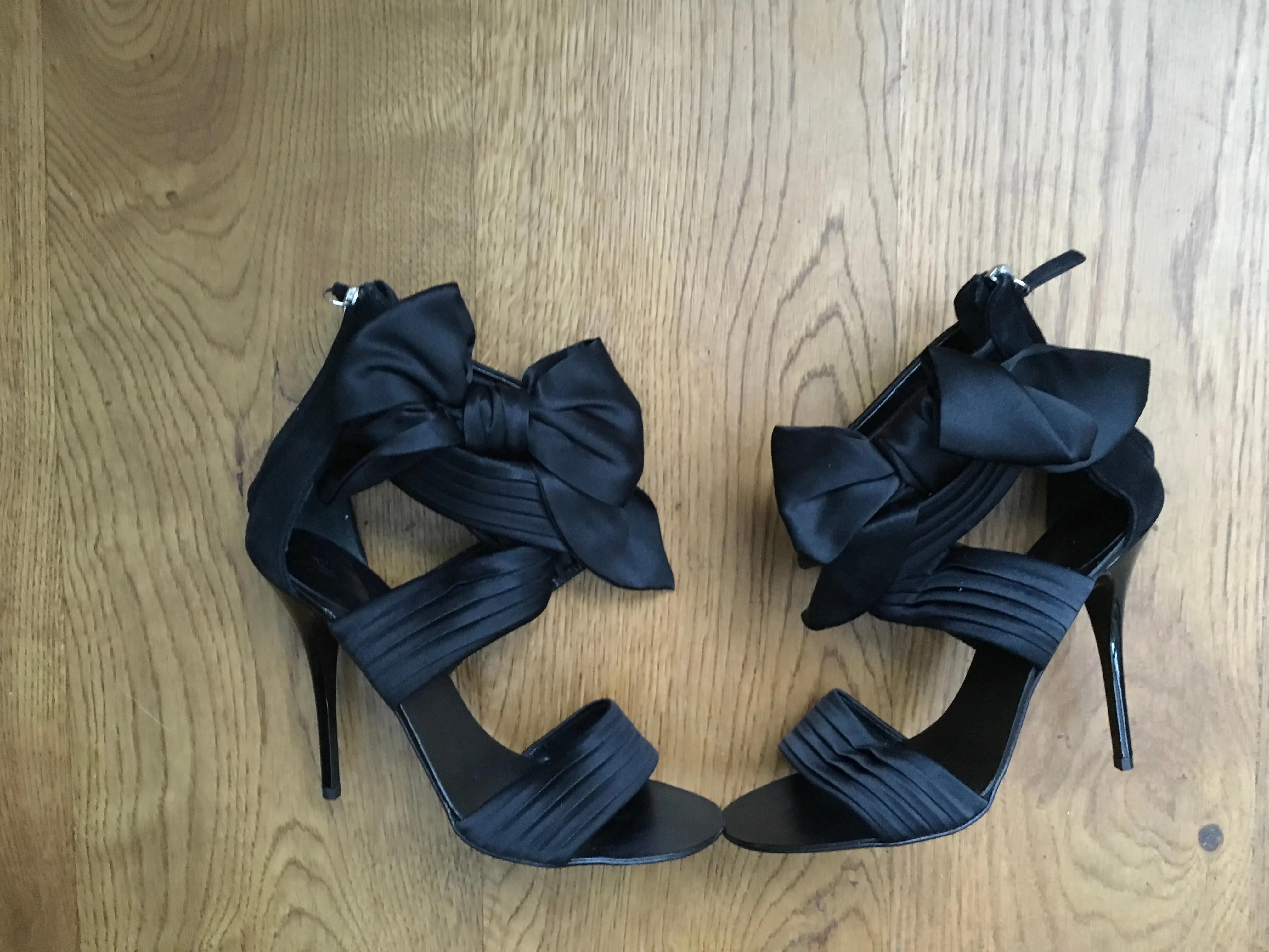 Giuseppe Zanotti E10134 Chiffon-Bow Sandals Ladies