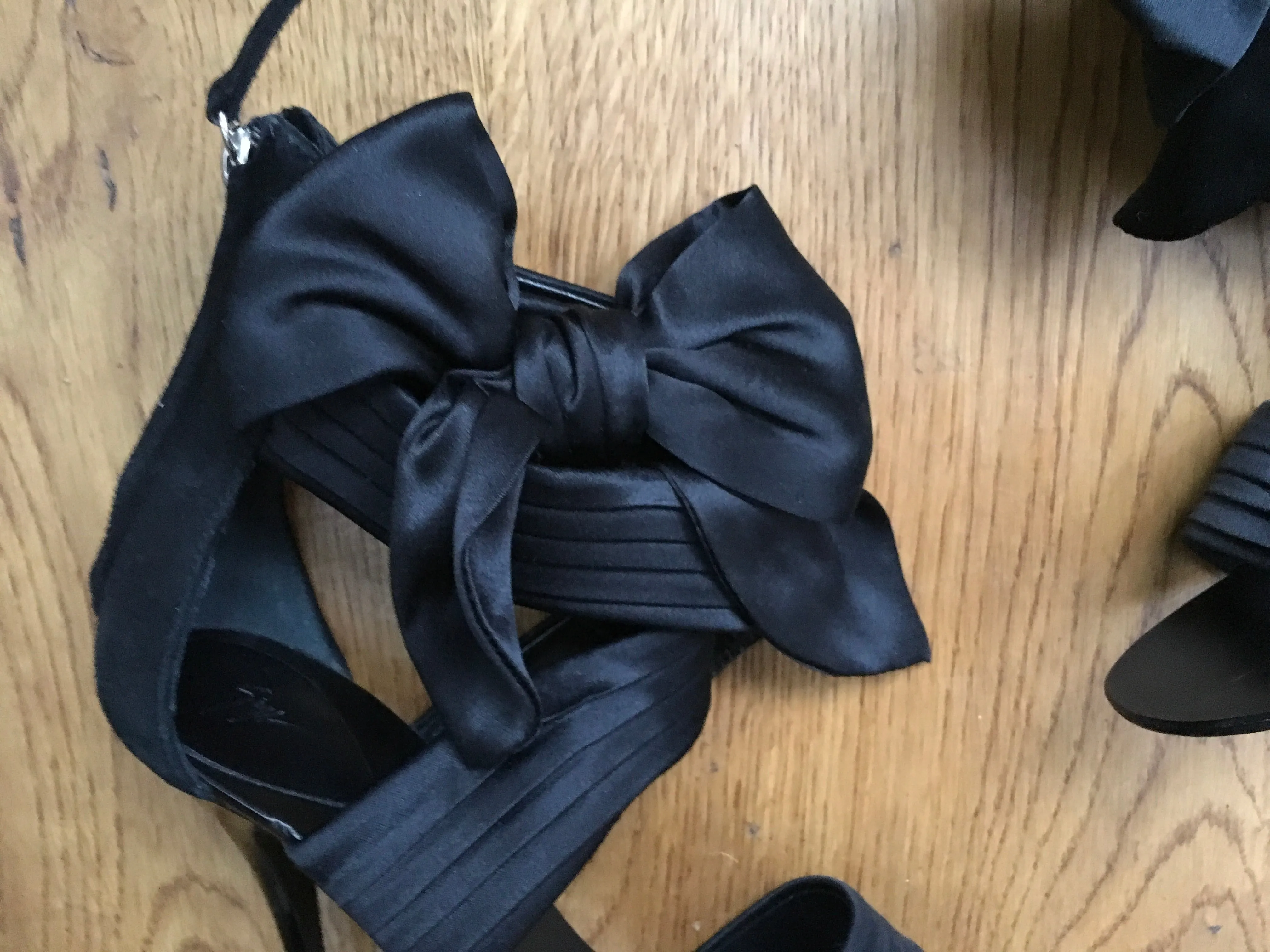 Giuseppe Zanotti E10134 Chiffon-Bow Sandals Ladies
