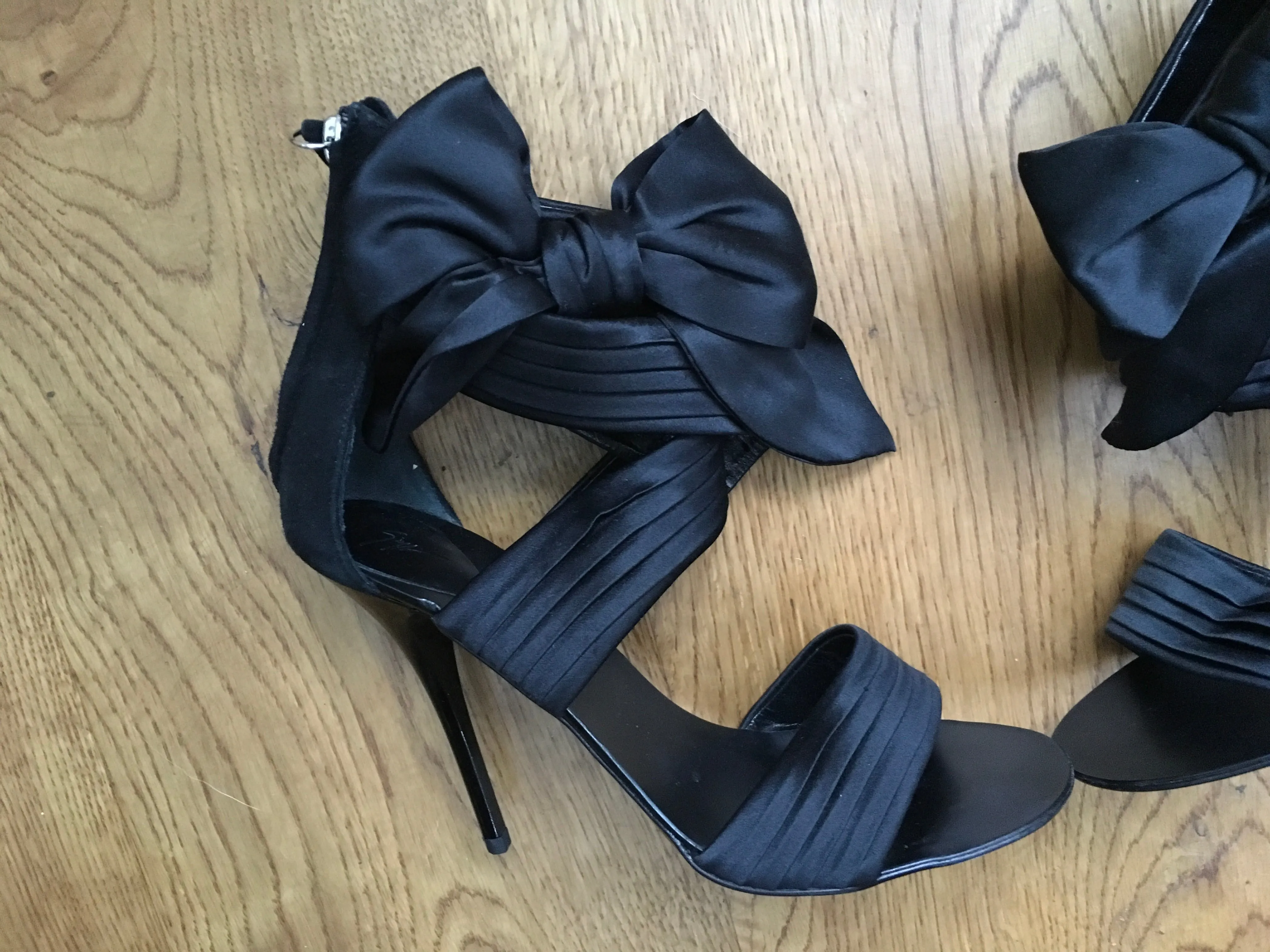 Giuseppe Zanotti E10134 Chiffon-Bow Sandals Ladies